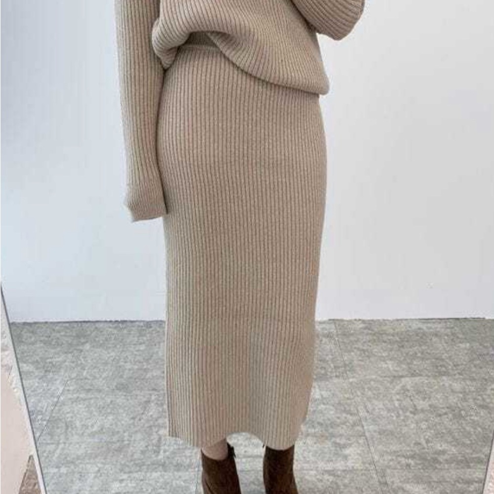 Chic Beige Ribbed Knit Pencil Skirt